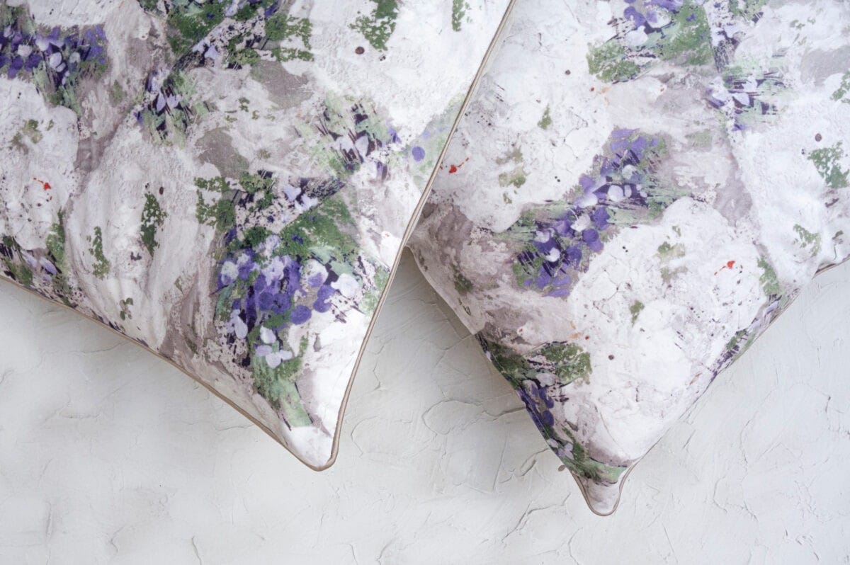 Vintage White velour pillow set - Image 5